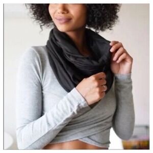 BEYOND YOGA Black Infinity Scarf With Zipper Pocket‎ NWOT